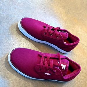 Burgundy Filas